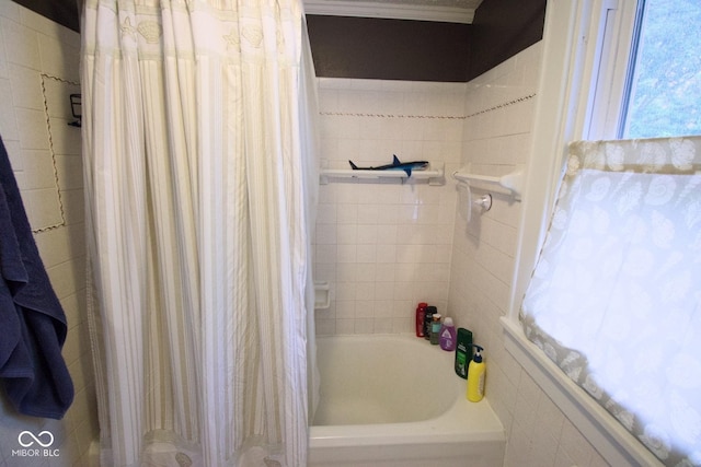 643 Harlan St, Plainfield, IN 46168 - full bathroom with shower / bath combo with shower curtain
