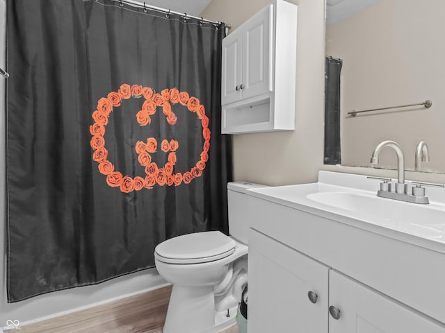 5626 Prince Woods Cir, Indianapolis, IN 46224 - full bath with vanity and wood finished floors