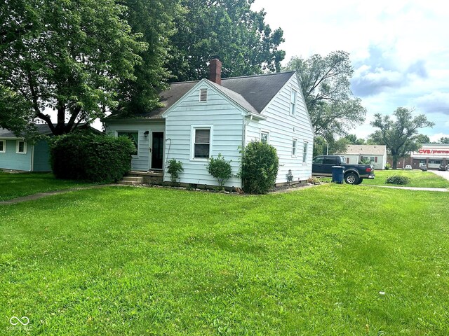 1000 Meadow Ln, Greencastle, IN 46135 - bungalow-style home featuring a chimney and a front yard