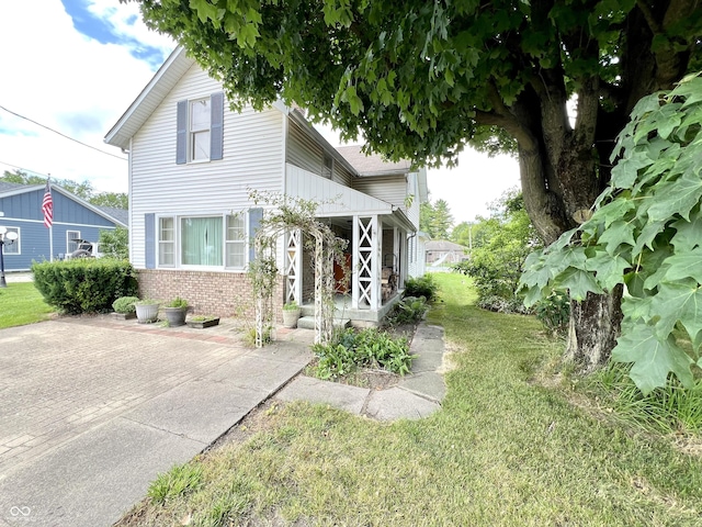4096 N 200 W, Greenfield, IN 46140 - view of front facade featuring brick siding and a front yard
