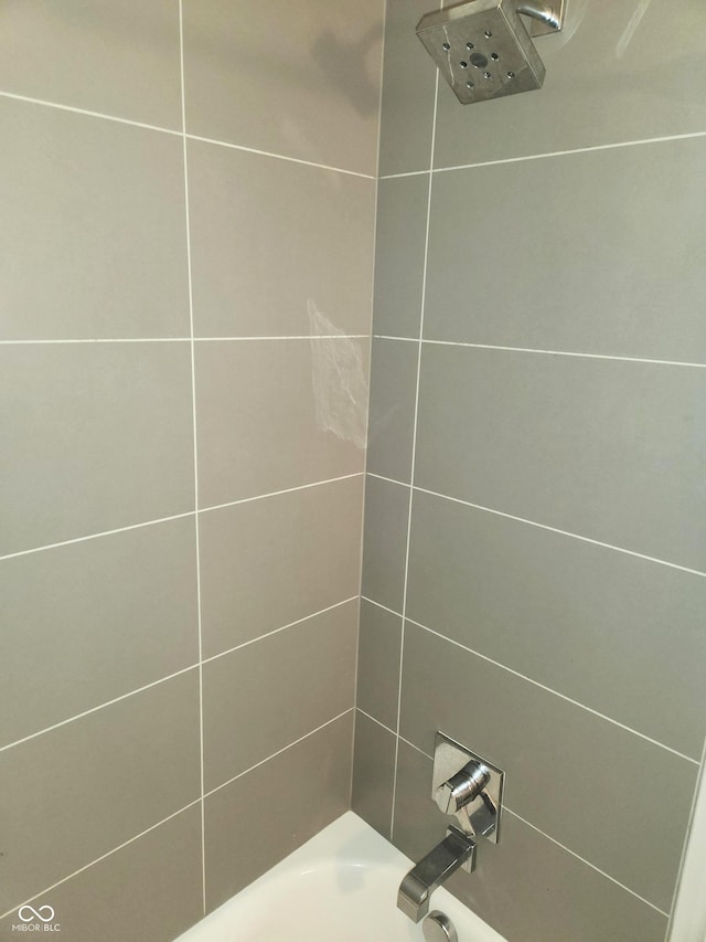 955 Dorman St, Indianapolis, IN 46202 - bathroom featuring  shower combination