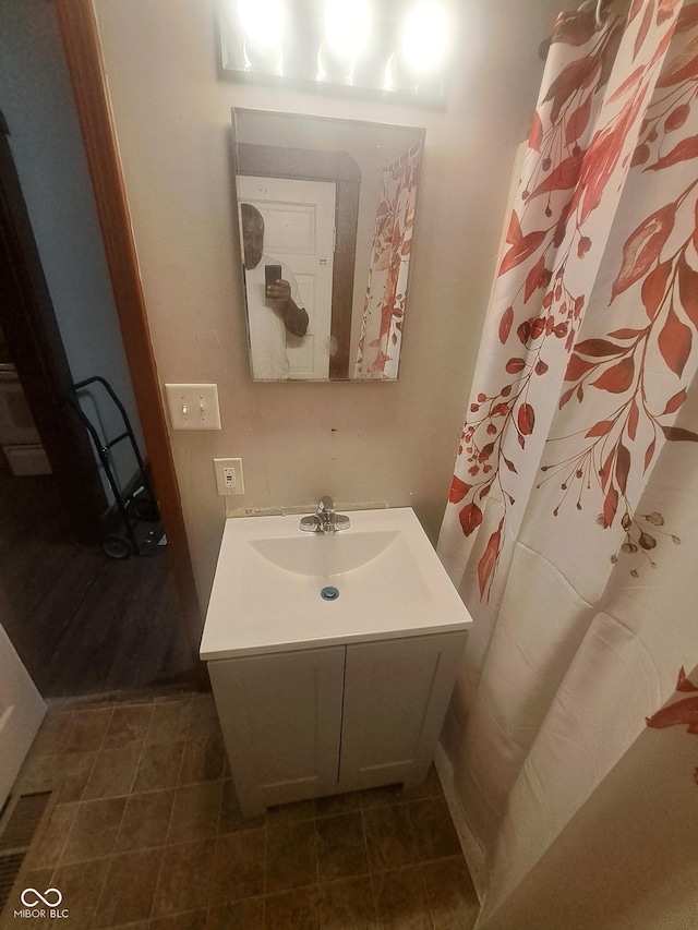 103 N Chester Ave, Indianapolis, IN 46201 - bathroom featuring vanity