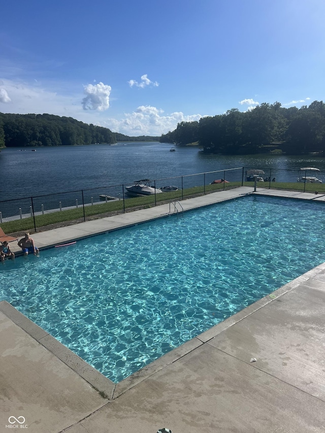 3669 Glenwood Dr, Martinsville, IN 46151 - community pool with a water view