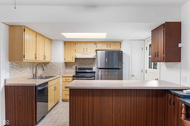 3669 Glenwood Dr, Martinsville, IN 46151 - kitchen with appliances with stainless steel finishes, under cabinet range hood, a peninsula, decorative backsplash, and light countertops