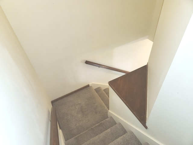 546 Grand Woods Dr, Indianapolis, IN 46224 - view of stairway