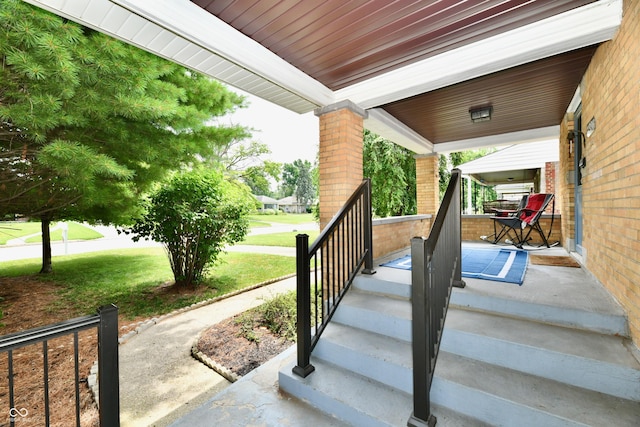 1336 N Butler Ave, Indianapolis, IN 46219 - view of covered porch