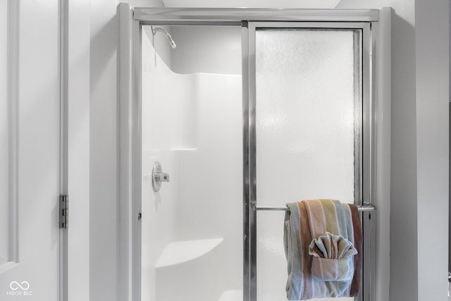 4224 River Rd, Columbus, IN 47203 - full bathroom with a shower stall