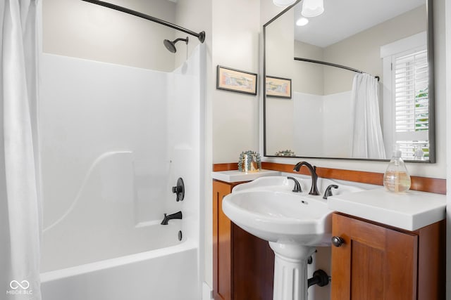 4224 River Rd, Columbus, IN 47203 - bathroom with shower / bath combo