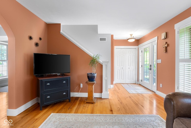 4224 River Rd, Columbus, IN 47203 - foyer featuring arched walkways and light wood-style floors