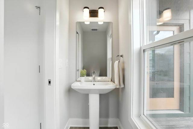 1905 Cornell Ave, Indianapolis, IN 46202 - bathroom with baseboards