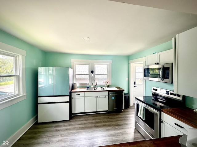 514 E 2nd St, Sheridan, IN 46069 - kitchen with stainless steel appliances, plenty of natural light, wood counters, white cabinets, and recessed lighting