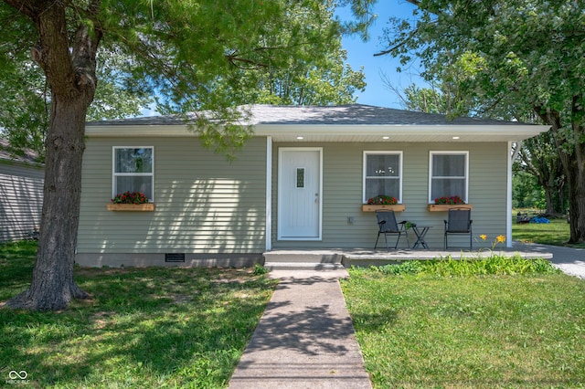 640 N 27th St, New Castle, IN 47362 - bungalow-style home featuring crawl space and a front lawn