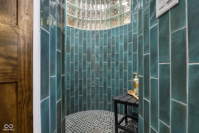 2350 E County Road 20 N, North Vernon, IN 47265 - bathroom featuring a tile shower