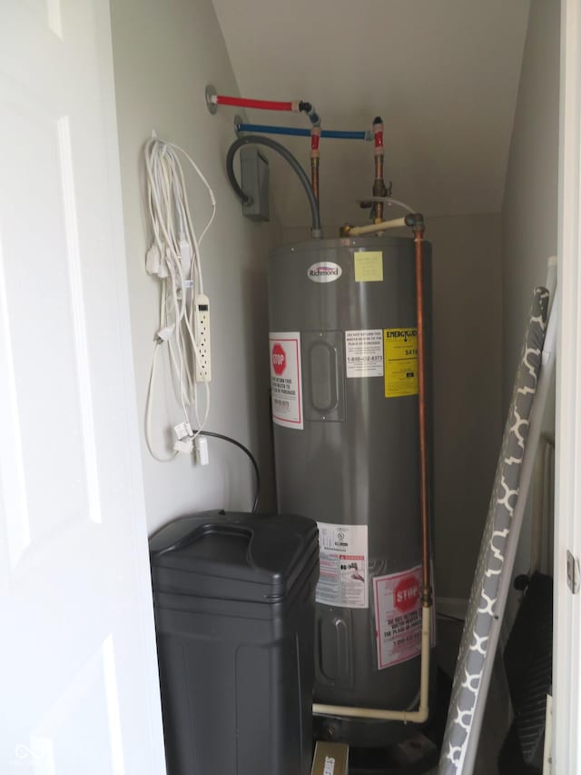 2272 Trefoil Dr, Plainfield, IN 46168 - utility room with water heater