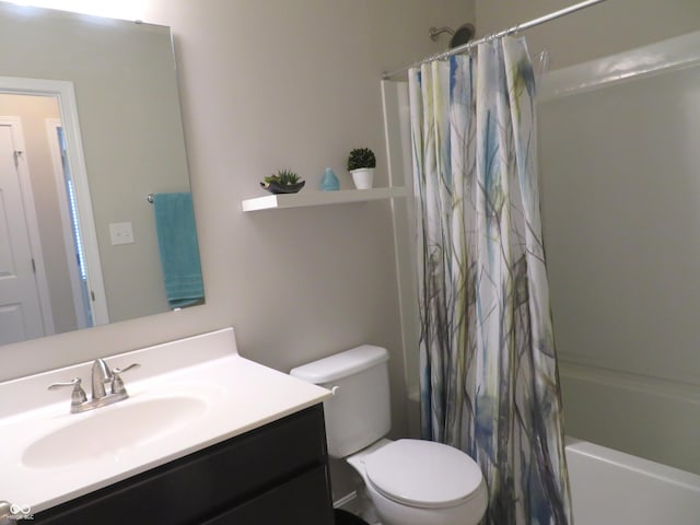 2272 Trefoil Dr, Plainfield, IN 46168 - full bath with vanity and shower / bath combo with shower curtain