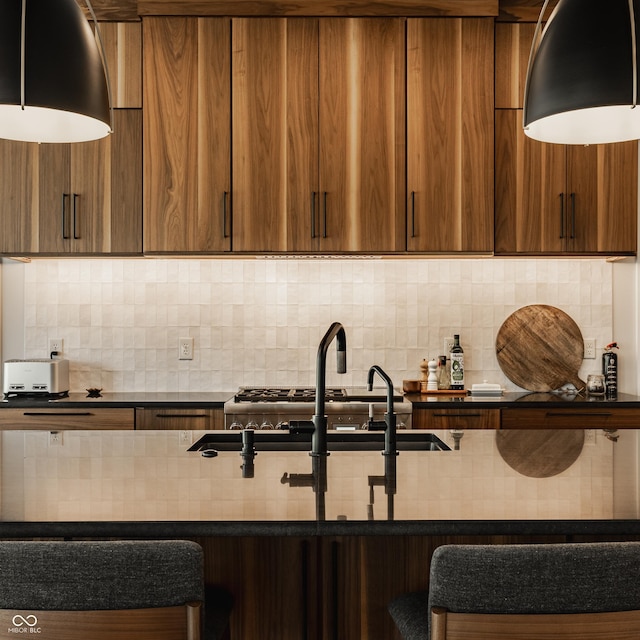 12022 Otto Ln, Carmel, IN 46032 - kitchen featuring dark countertops, tasteful backsplash, and modern cabinets