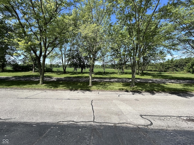 4675 N Riverside Dr, Columbus, IN 47203 - view of front of home featuring a front lawn