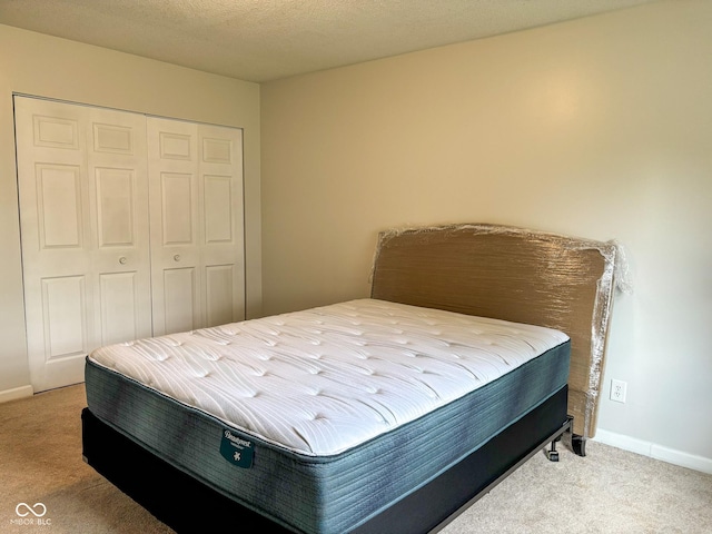 2770 Two Worlds Dr, Columbus, IN 47201 - bedroom with carpet and a closet