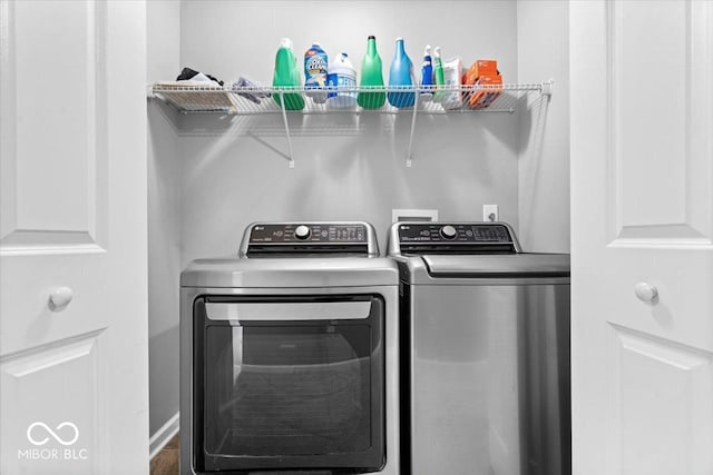 1158 Thistlewood Way, Plainfield, IN 46168 - laundry area with washing machine and dryer