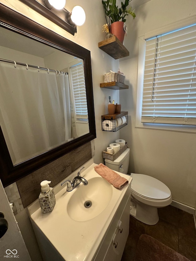 3711 Hillside Ave, Indianapolis, IN 46218 - full bath featuring vanity and curtained shower