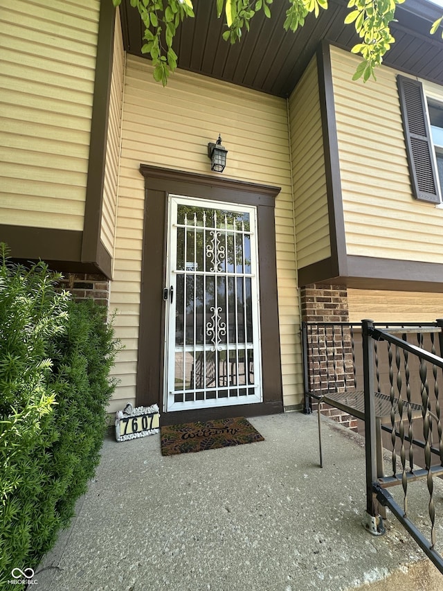 7607 Ardwell Ct, Indianapolis, IN 46237 - entrance to property