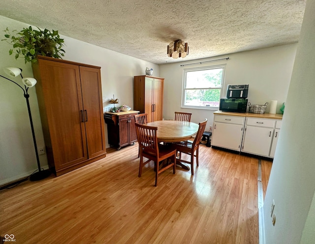 7607 Ardwell Ct, Indianapolis, IN 46237 - dining area with light wood-style flooring and a textured ceiling