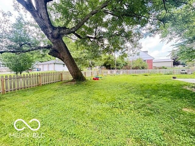 6546 Derbyshire Rd, Indianapolis, IN 46227 - view of yard