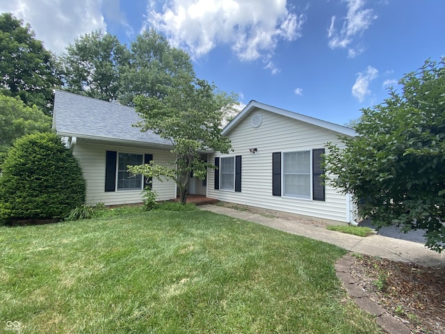 3910 S Baytree Ln, Bloomington, IN 47401 - view of front facade featuring a front lawn and roof with shingles