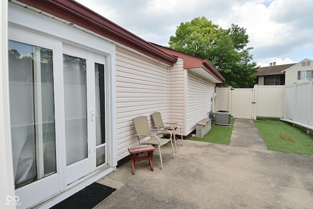 5936 Beau Jardin Dr, Indianapolis, IN 46237 - view of patio / terrace featuring a gate