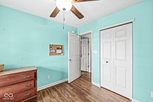 5865 Pennekamp Dr, Plainfield, IN 46168 - bedroom with dark wood-style flooring, a closet, and ceiling fan