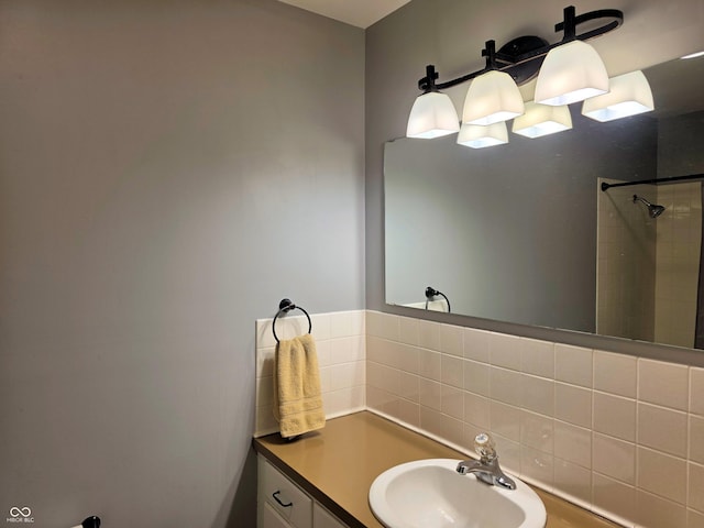 3303 N 850 E, Columbus, IN 47203 - bathroom with a tile shower and vanity