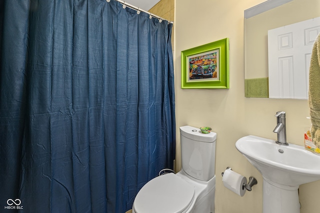 624 Cumberland Ave, West Lafayette, IN 47906 - full bath with toilet and a shower with curtain