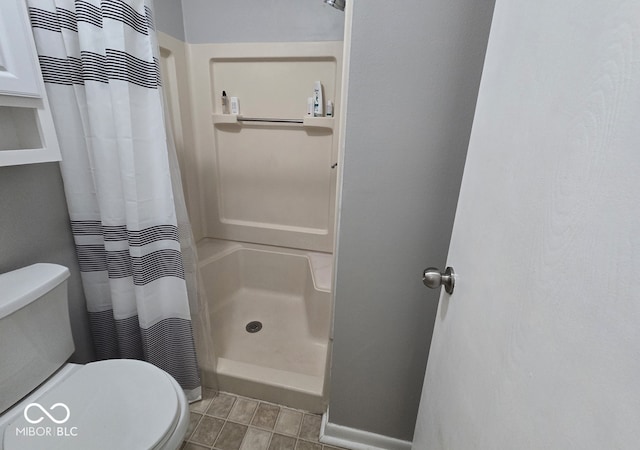 8401 Culpeper Dr, Indianapolis, IN 46227 - full bathroom featuring toilet and curtained shower