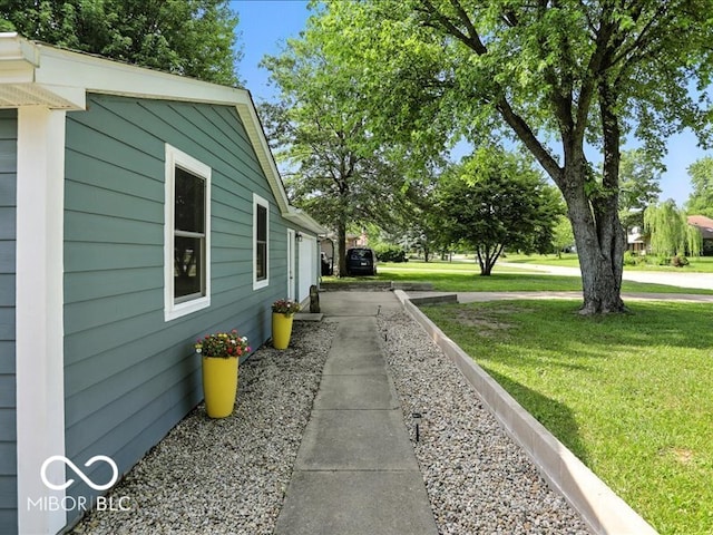11093 N Pheasant Run, Fairland, IN 46126 - view of green lawn