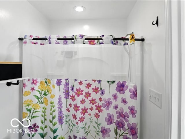 11093 N Pheasant Run, Fairland, IN 46126 - bathroom featuring a shower with shower curtain