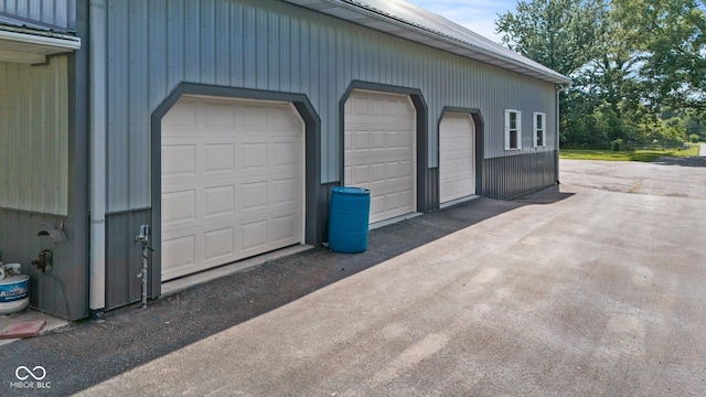 6092 N Jack Morgan Rd, Austin, IN 47102 - view of garage
