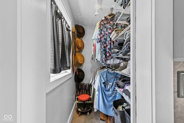 6092 N Jack Morgan Rd, Austin, IN 47102 - view of walk in closet