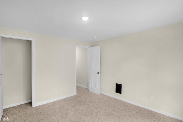 empty room featuring carpet floors and recessed lighting
