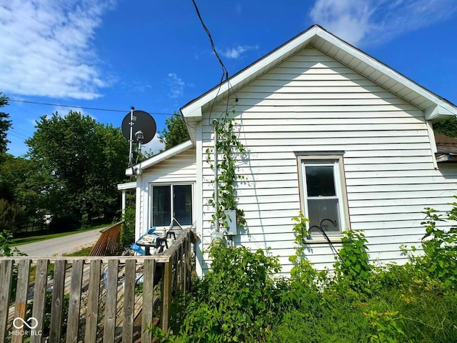 1510 E Locust St, Petersburg, IN 47567 - view of side of home