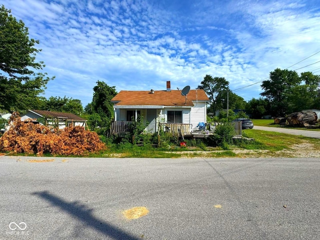 1510 E Locust St, Petersburg, IN 47567 - bungalow featuring a chimney