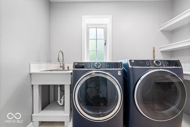 6470 Around The Hills Rd, Indianapolis, IN 46226 - laundry area featuring washing machine and clothes dryer and baseboards