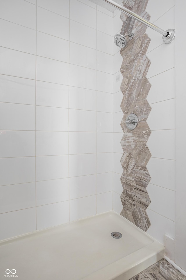 1456 Fletcher Ave, Indianapolis, IN 46203 - full bath with tiled shower