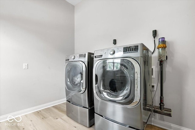 2840 Flowing Creek Pl, Westfield, IN 46074 - laundry room featuring independent washer and dryer and light wood finished floors