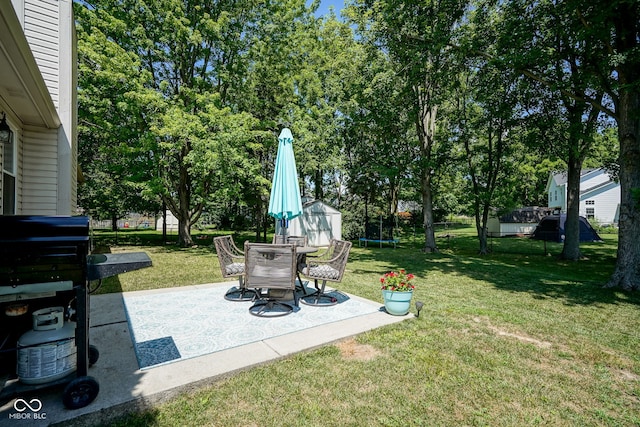 1804 Emerald Pines Ln, Westfield, IN 46074 - view of grassy yard featuring a patio and view of wooded area