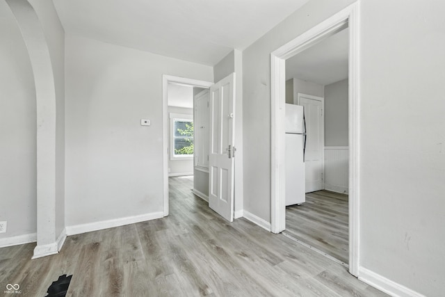 3424 Orchard Ave, Indianapolis, IN 46218 - empty room featuring arched walkways and light wood-type flooring