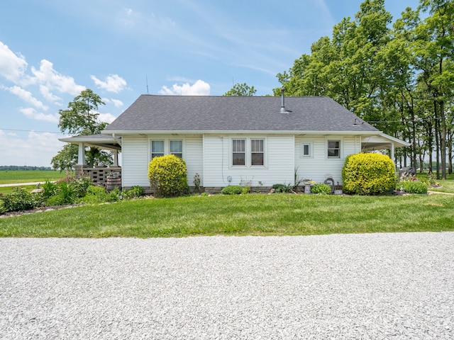 1556 E 400 S, Greenfield, IN 46140 - view of front of house featuring a front yard and a shingled roof