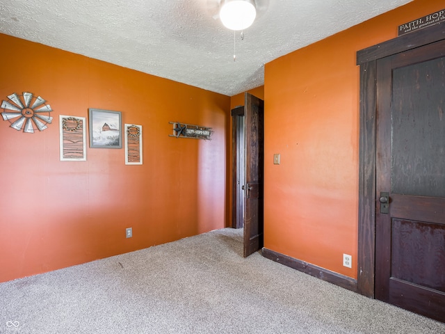 1556 E 400 S, Greenfield, IN 46140 - carpeted empty room featuring a textured ceiling
