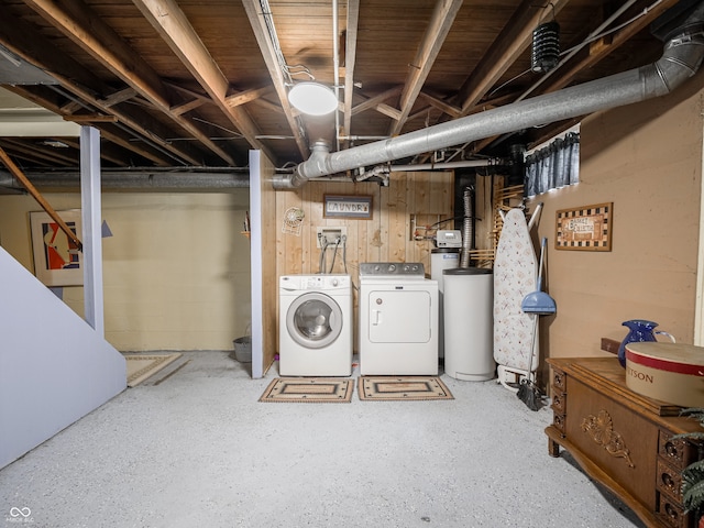 1556 E 400 S, Greenfield, IN 46140 - laundry area featuring washer and dryer