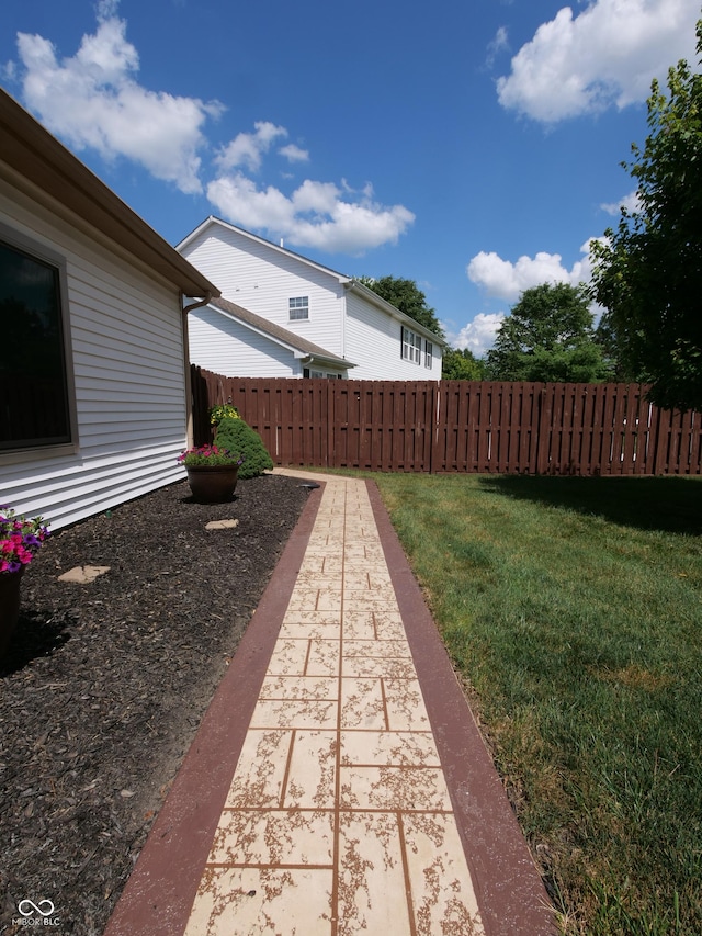 4443 W Windsong Ct, New Palestine, IN 46163 - view of yard