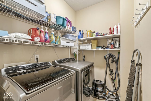 11 Stratford Way, Danville, IN 46122 - laundry room with washer and dryer